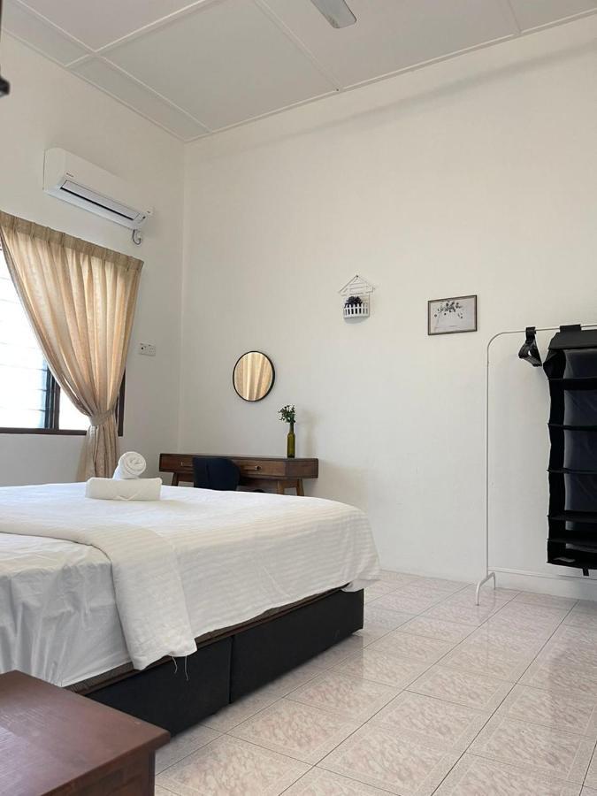 Holiday home Comfort Semi D House, 1 Min To Town By Mr Teluk Intan