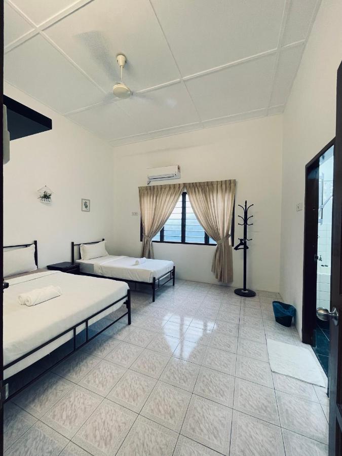 Comfort Semi D House, 1 Min To Town By Mr Holiday home