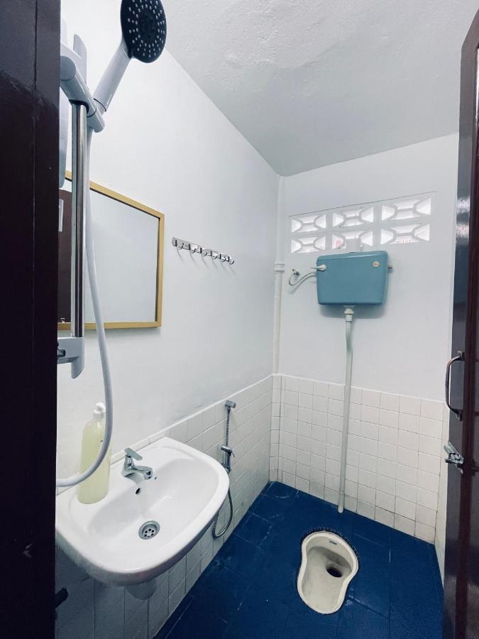 Comfort Semi D House, 1 Min To Town By Mr Holiday home *