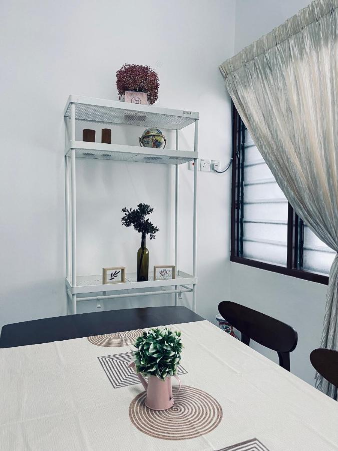 Comfort Semi D House, 1 Min To Town By Mr Holiday home