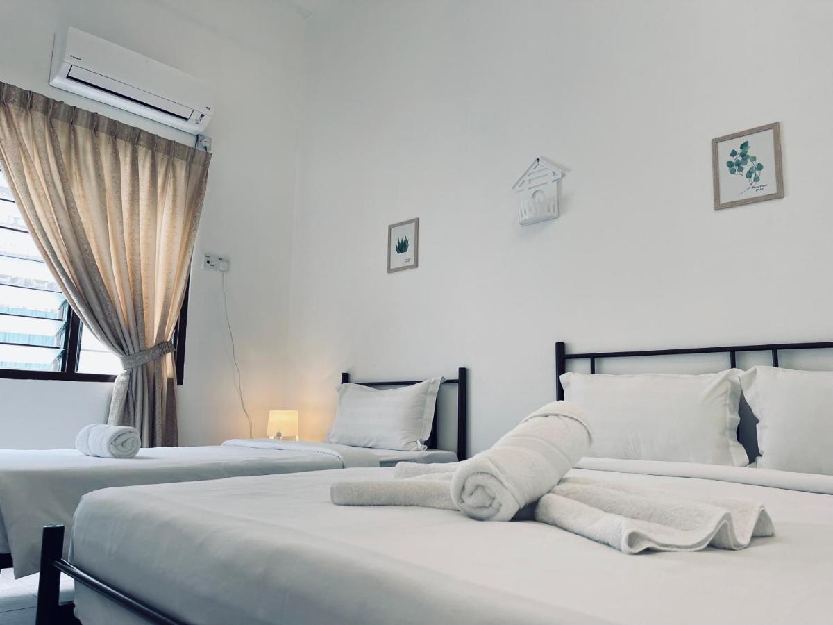 Comfort Semi D House, 1 Min To Town By Mr Holiday home Teluk Intan