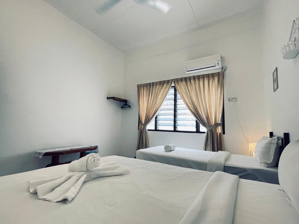 Comfort Semi D House, 1 Min To Town By Mr *