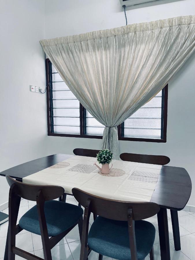 Comfort Semi D House, 1 Min To Town By Mr Teluk Intan
