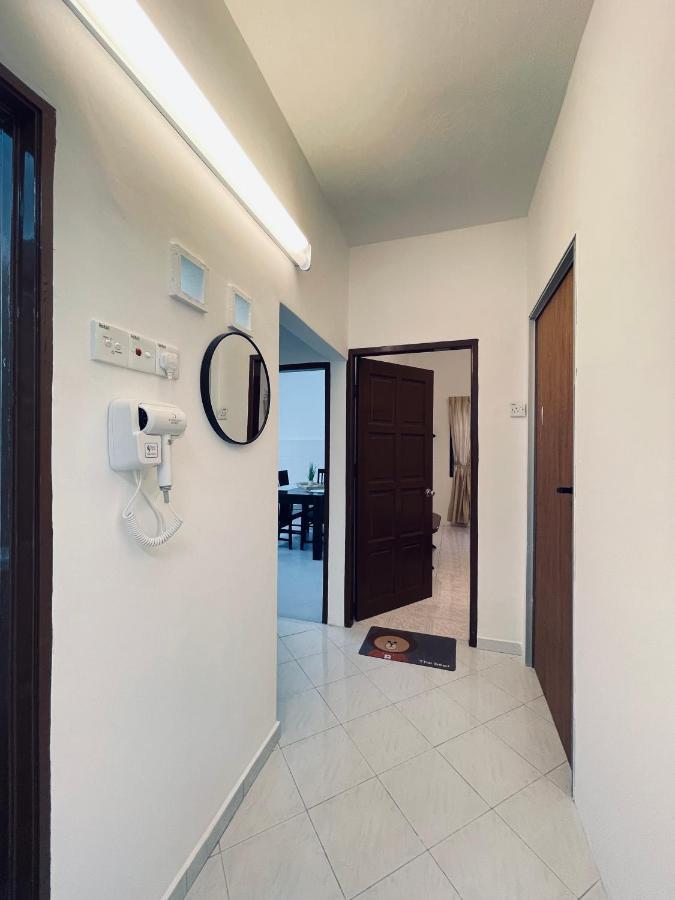 Comfort Semi D House, 1 Min To Town By Mr