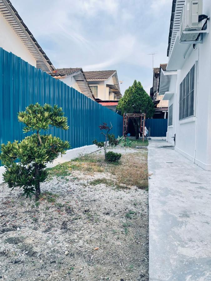 Comfort Semi D House, 1 Min To Town By Mr Holiday home
