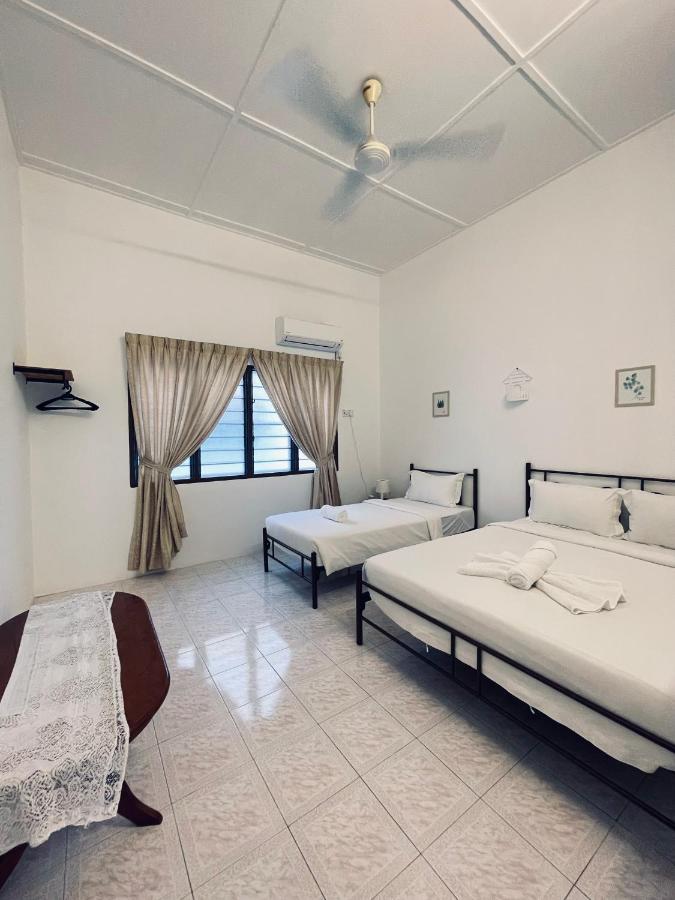 Comfort Semi D House, 1 Min To Town By Mr