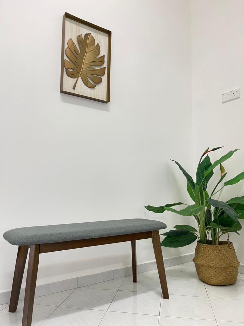 Comfort Semi D House, 1 Min To Town By Mr Holiday home